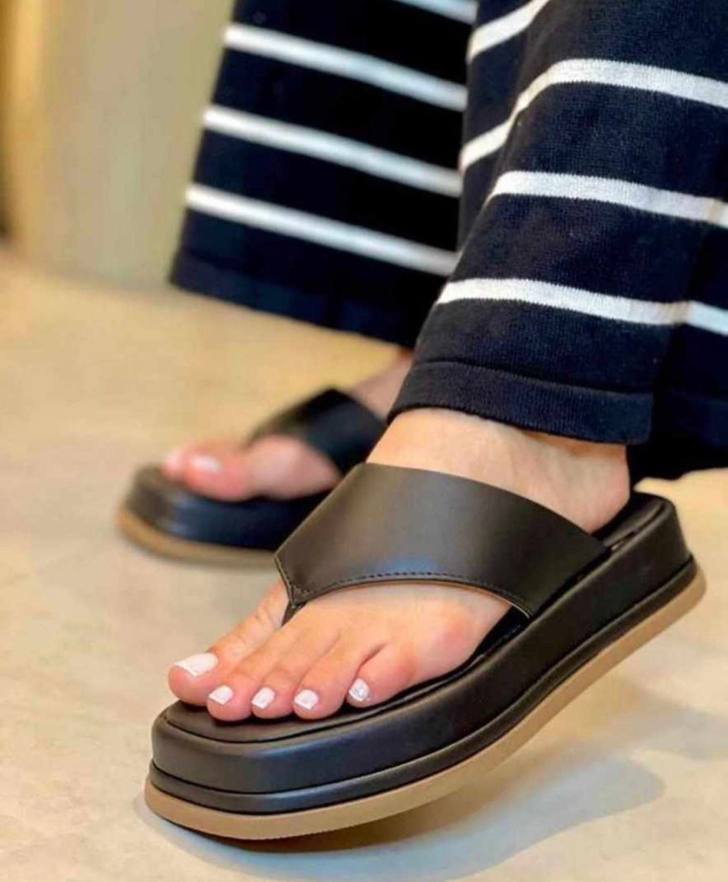 Sandália Flatform - Couro Acolchoado